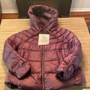 Hetrego Women’s Light Weight Down Jacket, Size Medium, Color Burgundy